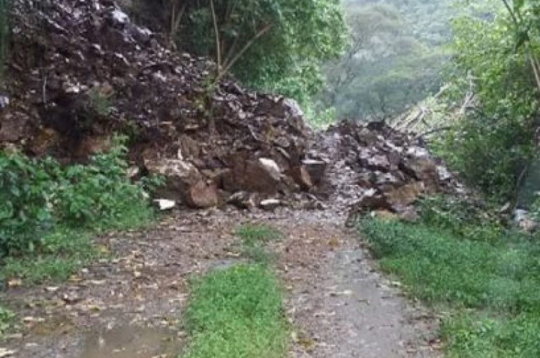 (Video) Ciudadano asegura que caminos a lugares turísticos de El Tambo están obstruidos
