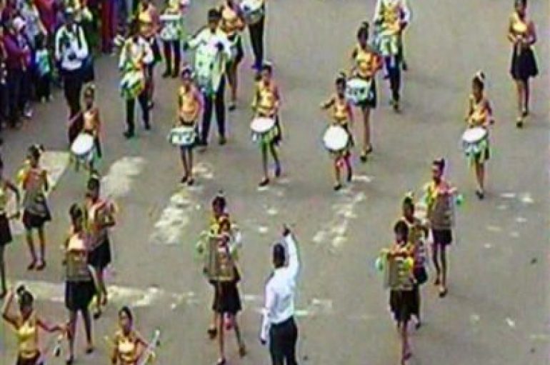(Video) Importante participación en desfile cívico estudiantil por los 36 años de vida de Catamayo