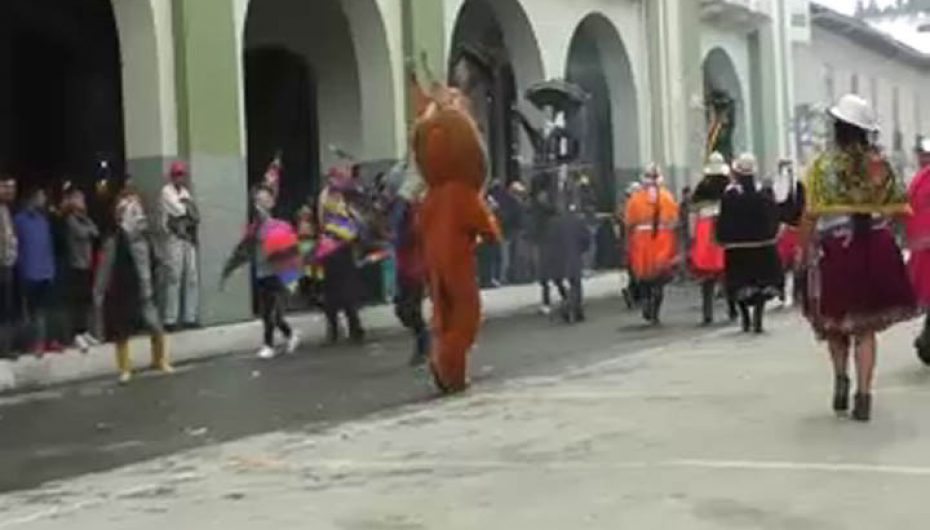 (Video) Priostes del Azuay  enciende las fiestas en honor a la Virgen del Cisne.