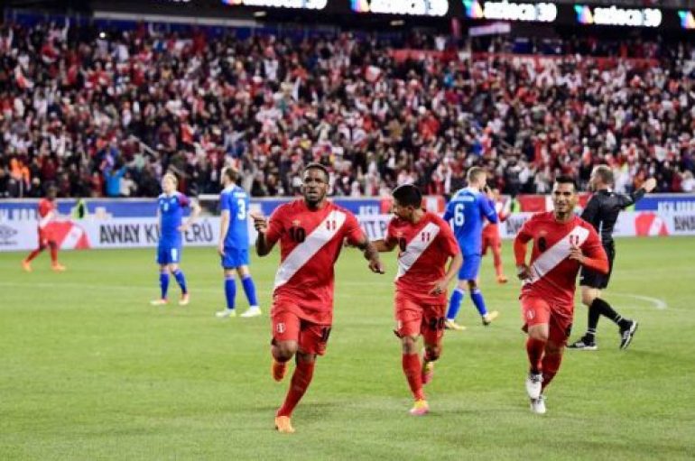 Perú brilla ante Islandia y suma 12 partidos sin perder