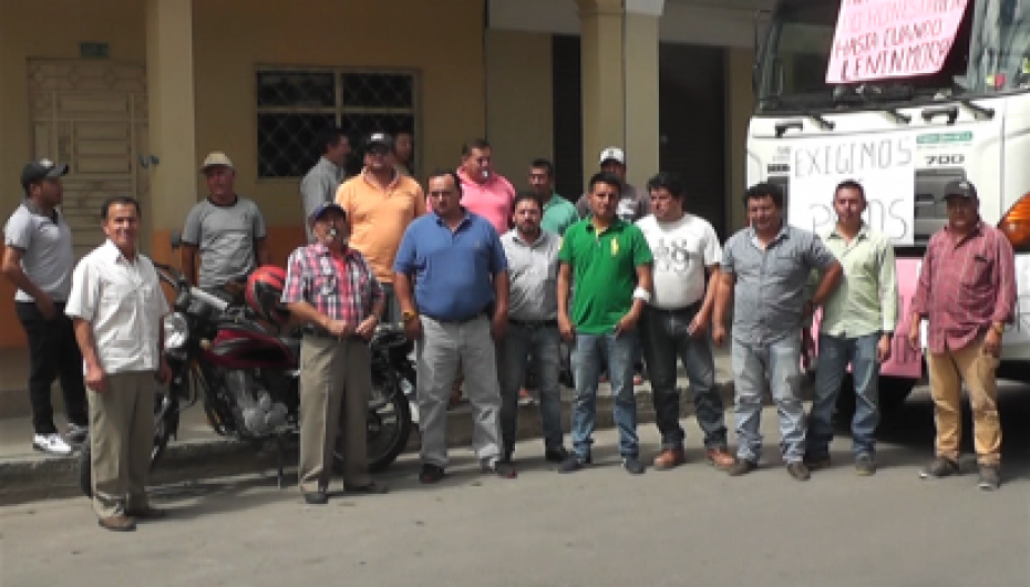 (Video) Trabajadores de «Ecuavolqueteros» realizaron nuevos reclamos por falta de pagos