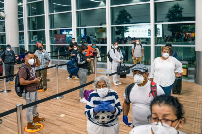 Ecuador pide otra prueba de covid-19 para quienes lleguen de Reino Unido, Unión Europea, Sudáfrica y Australia