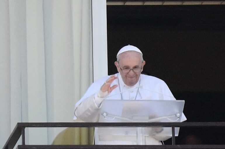 El papa Francisco reaparece desde hospital en Roma y eleva oraciones por Haití