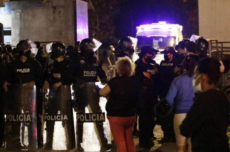 Aumenta la cifra de muertos en la cárcel de Guayaquil.