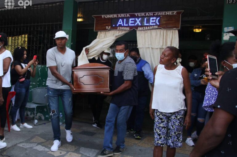 Álex Quiñónez fue velado y luego sus restos fueron trasladados a Esmeraldas