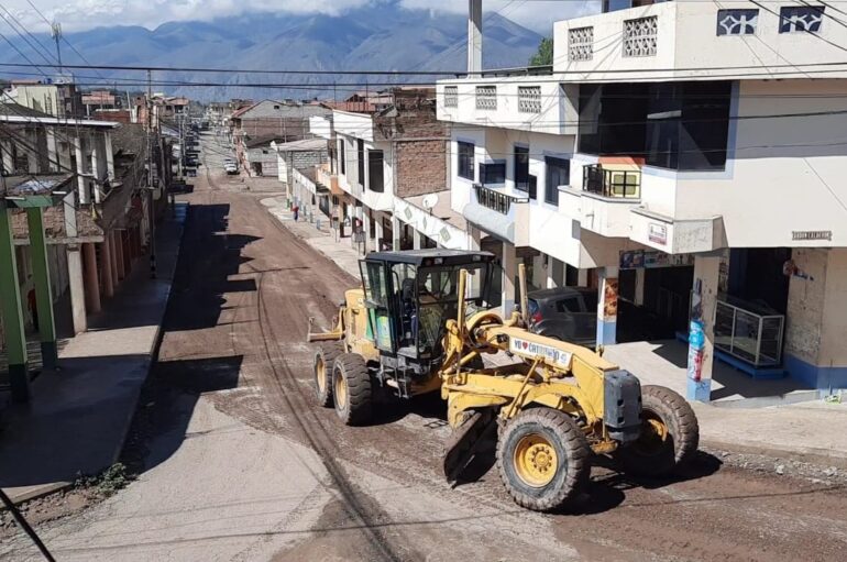 Adecentamiento de las calles afectadas por fuertes lluvias en Catamayo