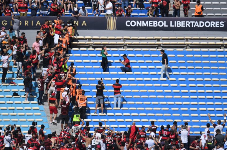 Hincha de Flamengo le propuso matrimonio a su novia de Palmeiras