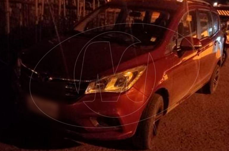 5 ciudadanos fueron aprehendidos por robo de un vehículo en la ciudad de Loja.
