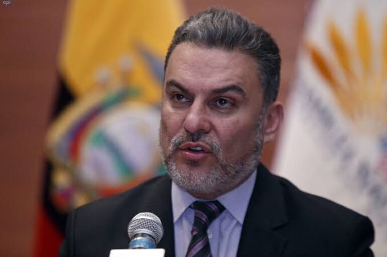 Funcionario de EE.UU., se opone a traslado de José Serrano a centro de asilo