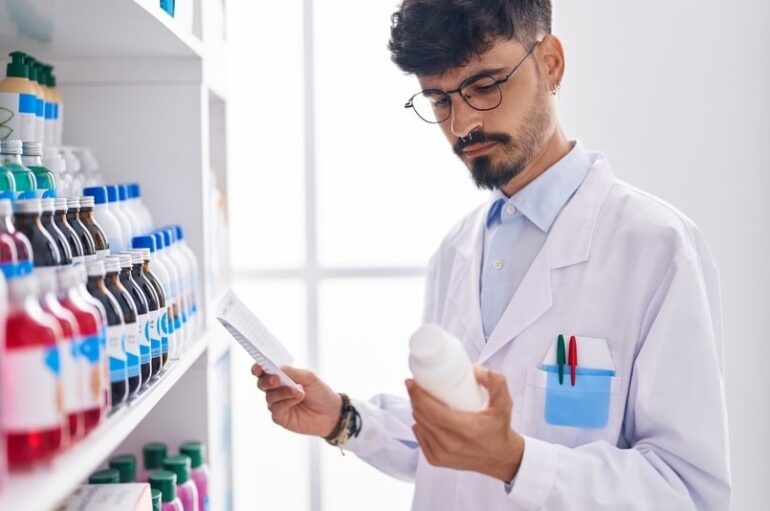 El ministro de Salud asegura que los medicamentos comprados de forma masiva llegarán a los hospitales en noviembre