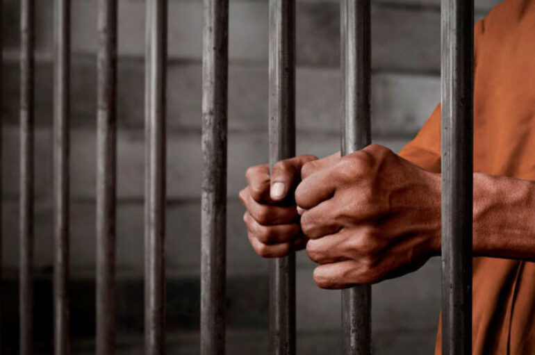 Exprofesor de educación física de una escuela de Sangolquí fue sentenciado por abuso sexual a tres niños