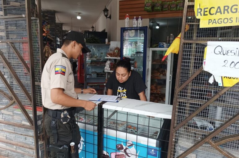 Policía realiza visitas preventivas a locales comerciales en Zamora