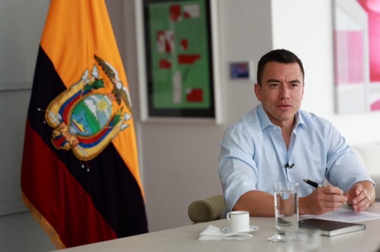 El gobierno de Noboa activa bonos, adelanta sueldos y amplía feriados en medio del paro nacional